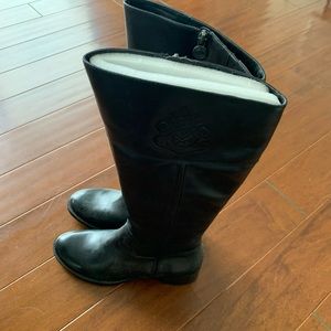 Nlack leather boots